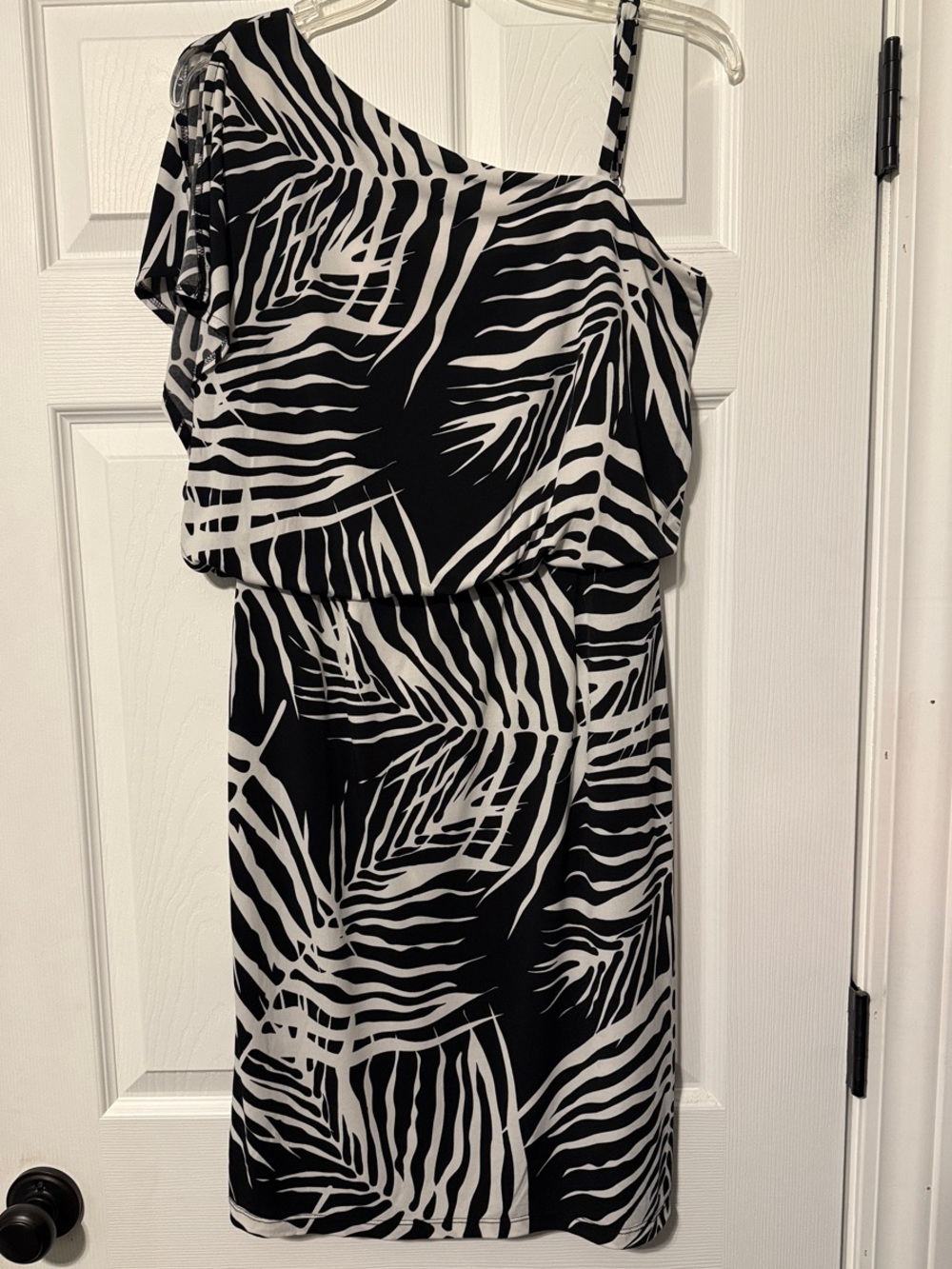 Cato Black and White One-Shoulder Palm Print Dress